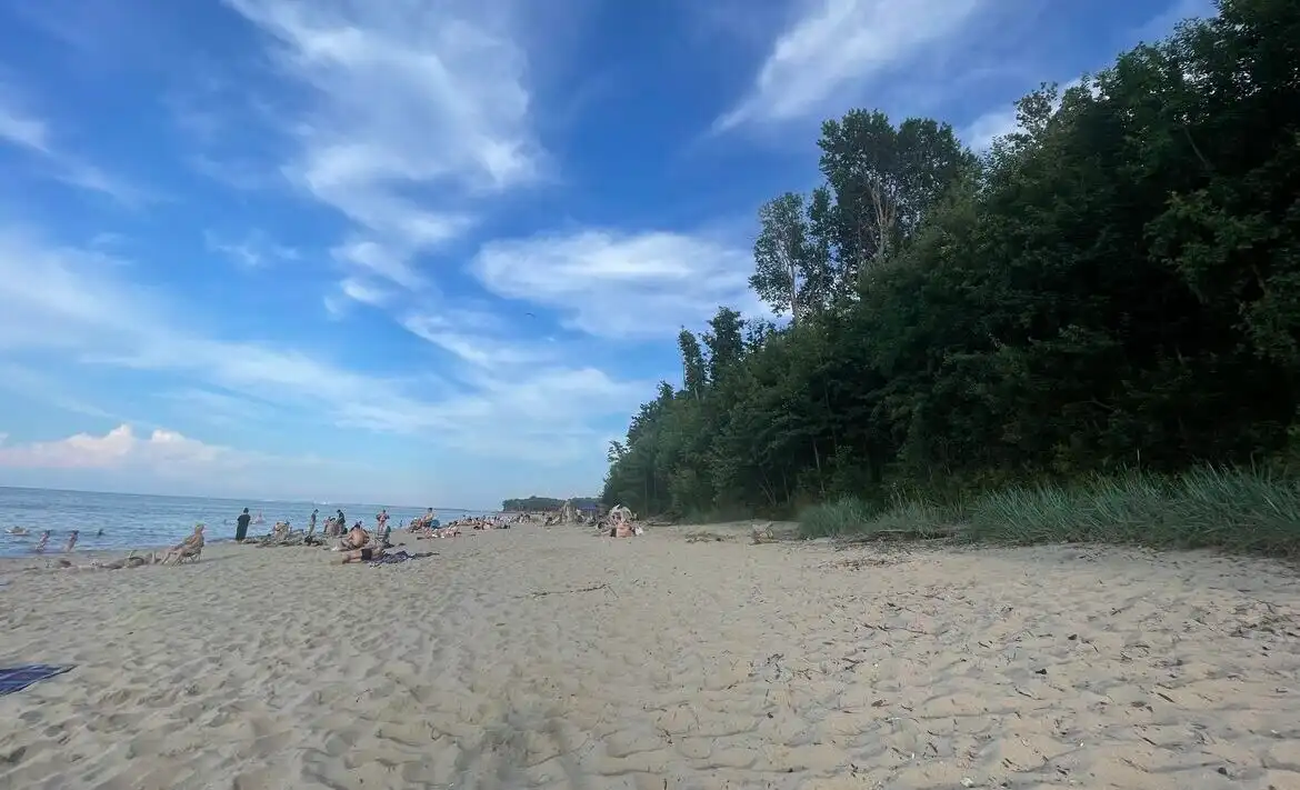 пляж у казино Собрание