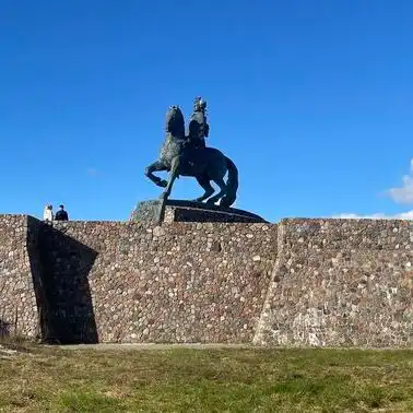 памятник Елизавете