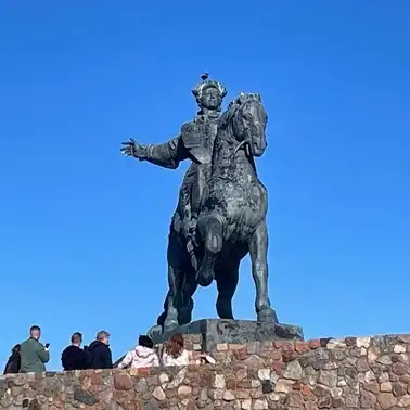 памятник Елизавете